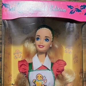 NWT Vintage Holiday Treats Christmas BARBIE Doll In Original Box 1997 Mattel